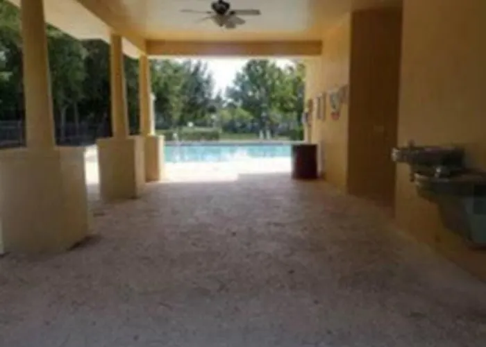 Redone Private Guesthouse Suite With Community Pool