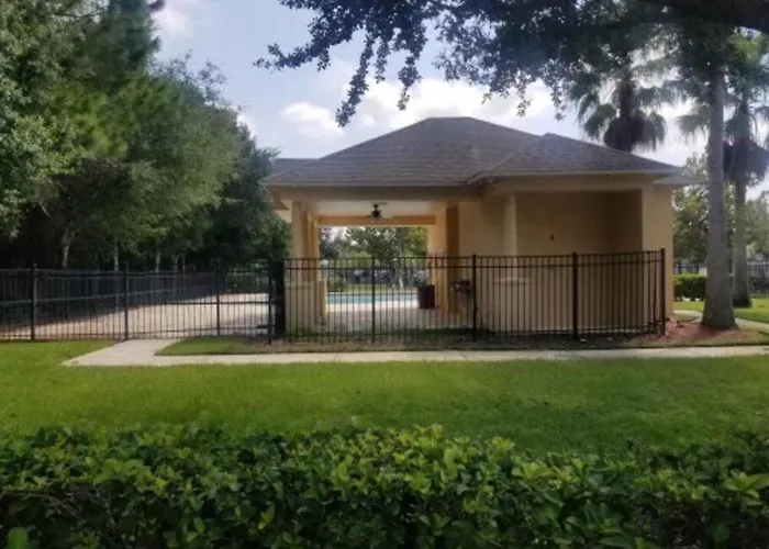 Redone Private Guesthouse Suite With Community Pool